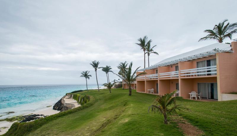 Coco Reef Bermuda Hotel Mount Pleasant Exterior photo