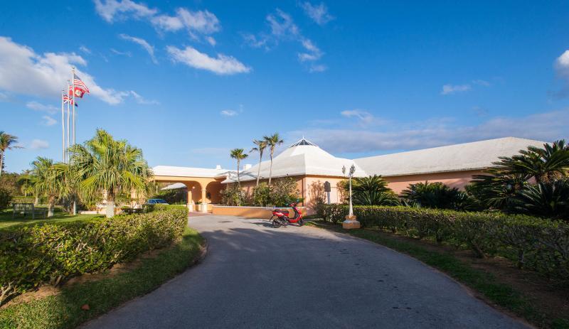 Coco Reef Bermuda Hotel Mount Pleasant Exterior photo